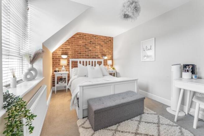 3 Moorhen Close-3