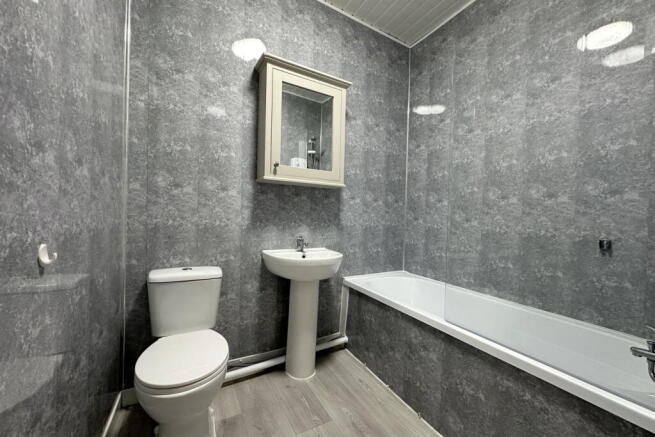 5 bed Block of Apartments for sale Image 7