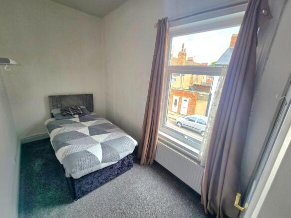 4 bed Terraced to rent Image 8
