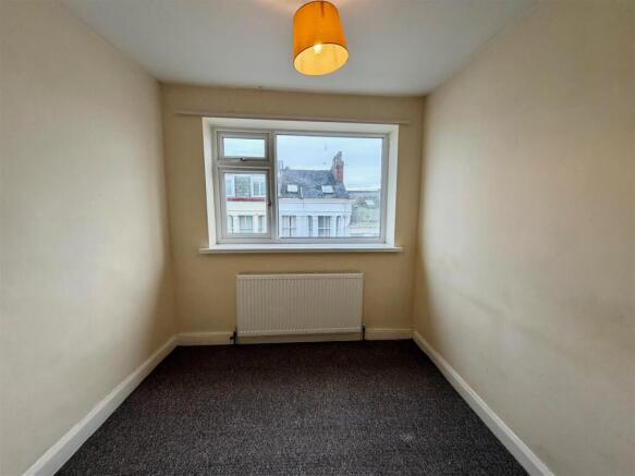 2 bed Flat to rent Image 5