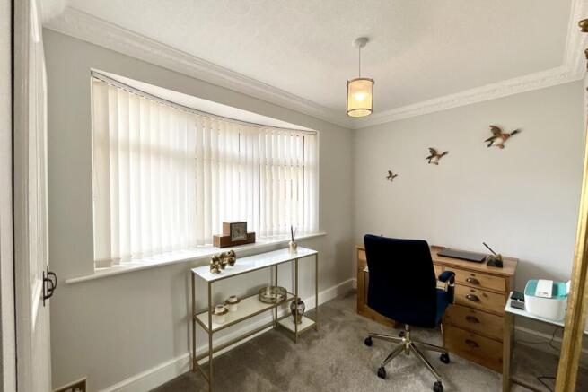 4 bed Semi-Detached for sale Image 12