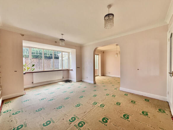 5 bed Detached for sale Image 4