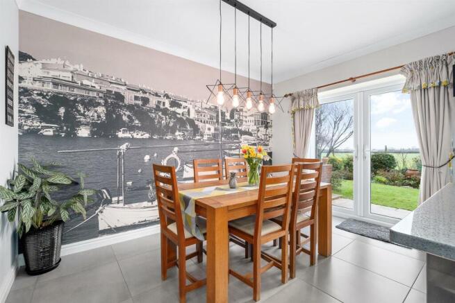 24 Millfield Close-2.jpg