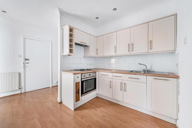 Flat 4, 27 Montpellier Road-5.jpg