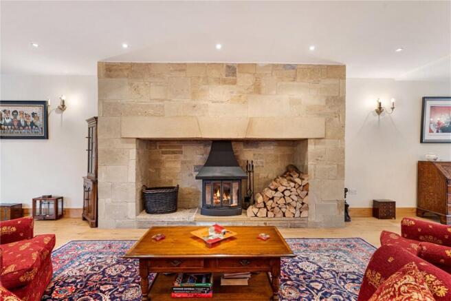 6 bed Detached for sale Image 8