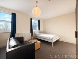 700, Holloway Road, London N19 3NL