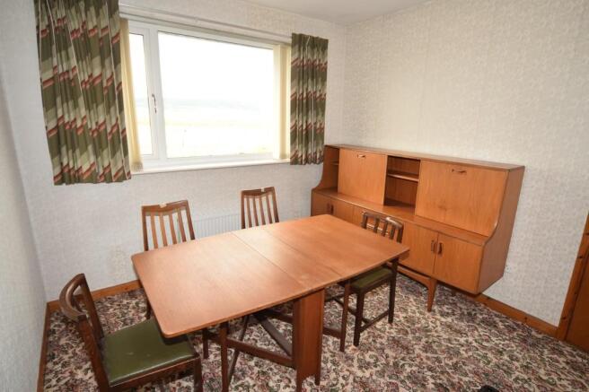 BEDROOM 2 OR DINI...
