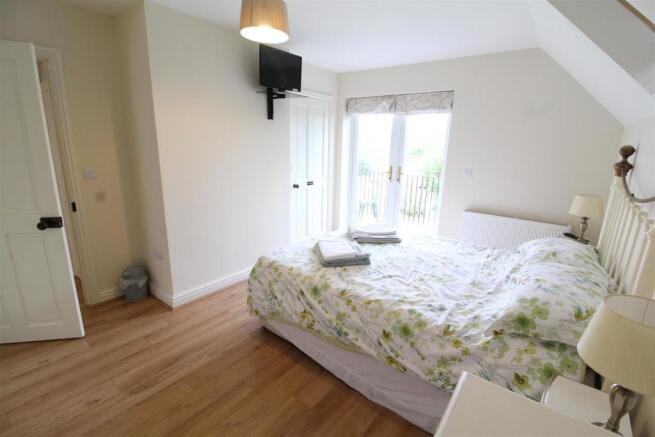 Bedroom 1 RH.jpg