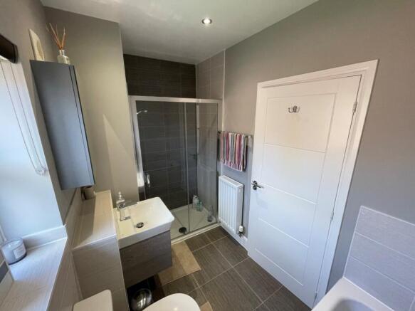 4 bed Detached for sale Image 11