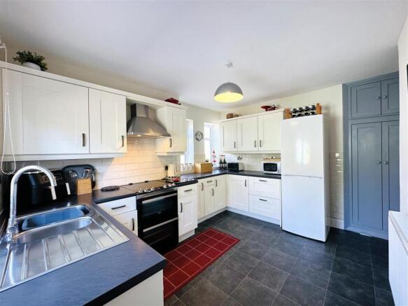 2 bed Detached Bungalow for sale Image 8