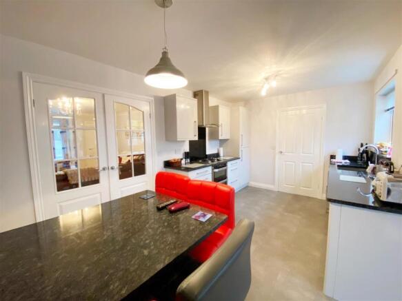 Kitchen 5.jpg
