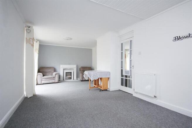 Living Room1.JPG