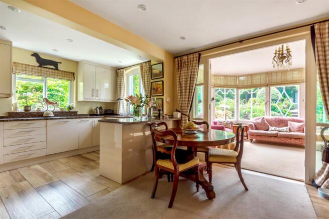 Kitchen / Dining Roo