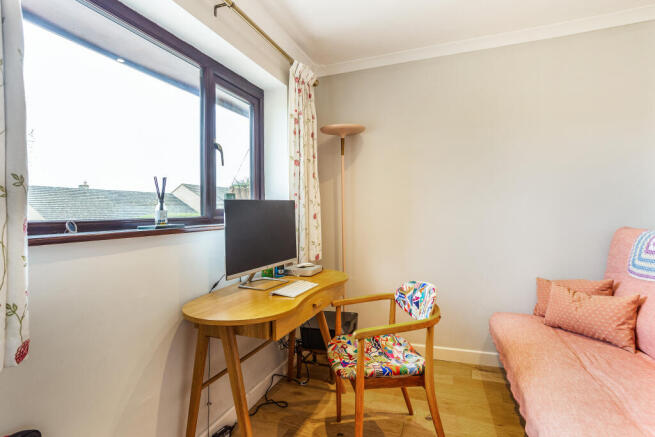 Bedroom / Study