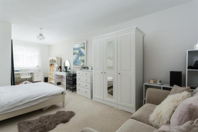 6 bed House for sale Image 12