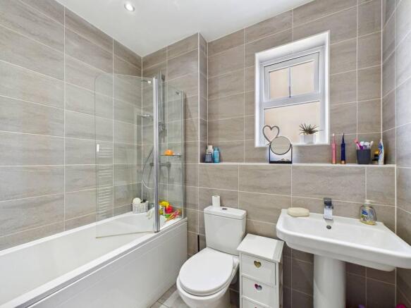 4 bed Detached for sale Image 8