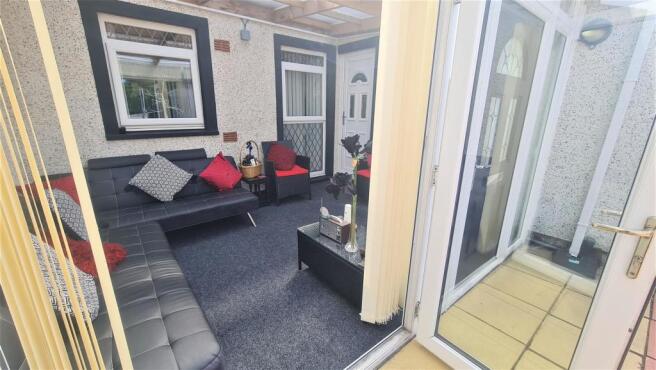 INDOOR/OUTDOOR GARDEN