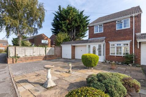 Sandringham Road, Chichester, PO19