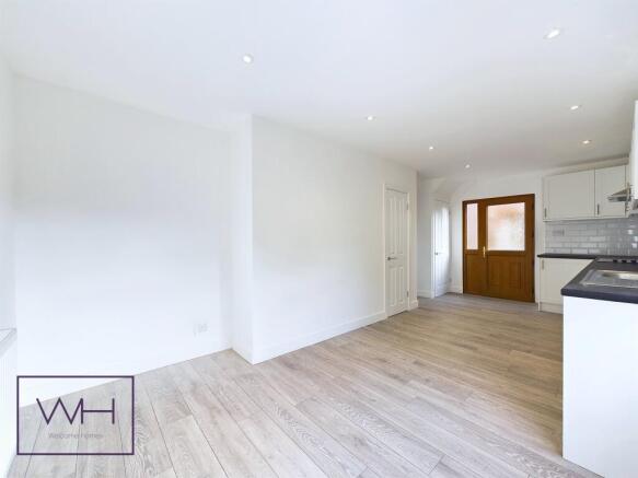 3 bed Semi-Detached to rent Image 9