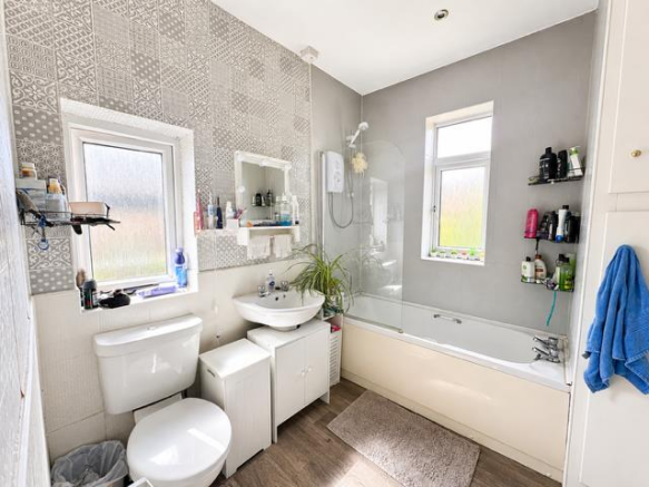 3 bed House for sale Image 5