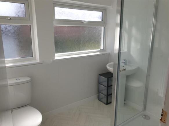 GROUND FLOOR SHOWER.jpg