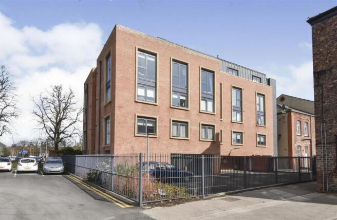 2 bed Apartment for sale Image 11