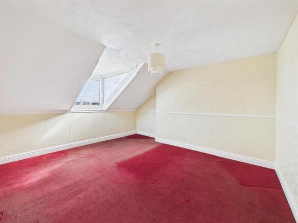 6 bed Semi-Detached for sale Image 9