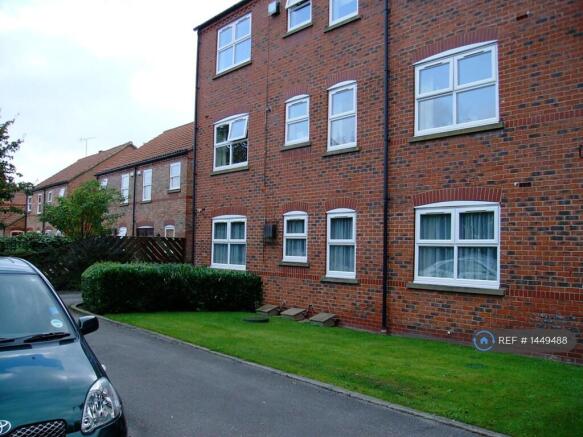 3 bed Flat to rent Image 2