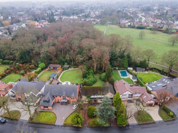 19 Woodside Way_3.jpg