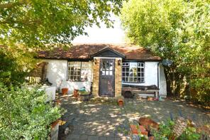 161, London Road, Bagshot GU19 5DH