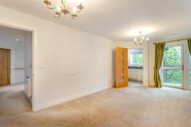 8690831-interior06.jpg