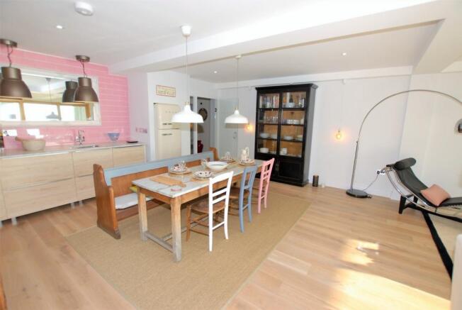 Dining/kitchen