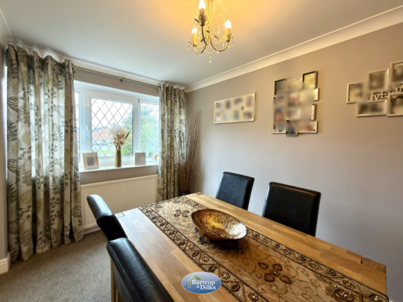 4 bed Detached for sale Image 11