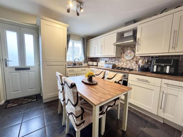2 bed Semi-Detached for sale Image 6