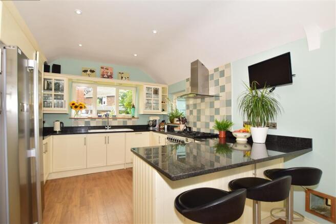 Kitchen/ Breakfast Area