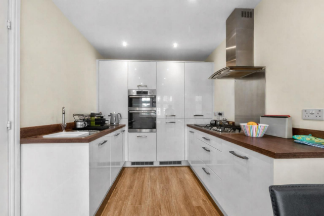 4 bed Terraced for sale Image 5