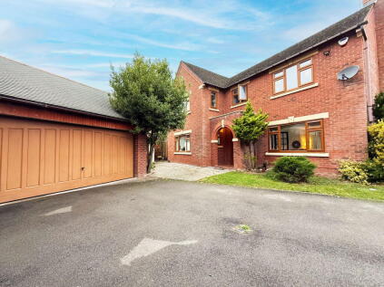 Hitherside, Dickens Heath, Solihull, B90 1RT
