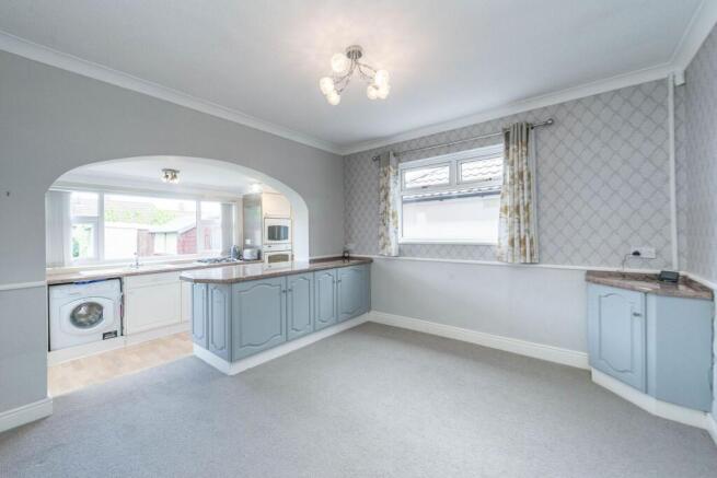 SITTING ROOM DINING ROOM AND FITTED KITCHEN