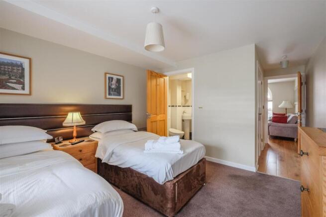 2 bed Apartment for sale Image 9