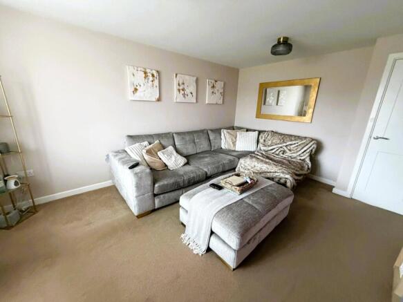 3 bed Semi-Detached for sale Image 6