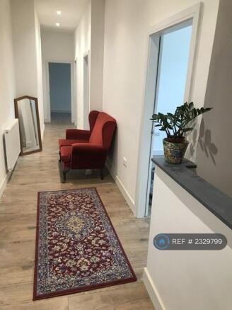 4 bed Flat to rent Image 5