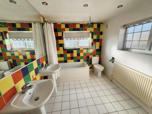 b1be75eb-Bathroom.jpg