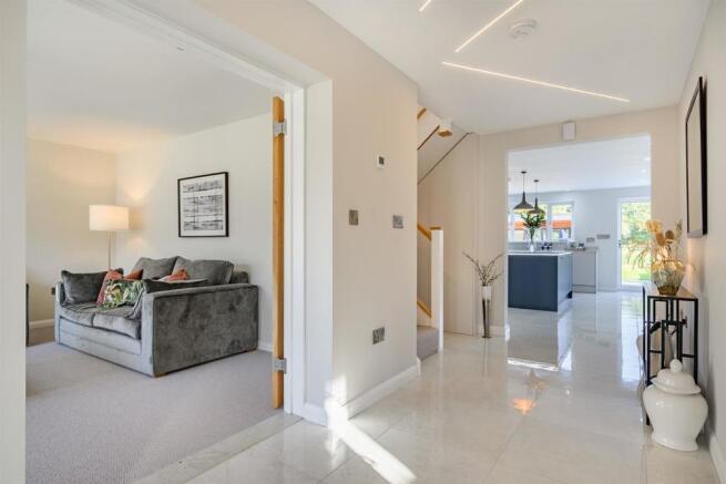 8482132-interior01.jpg