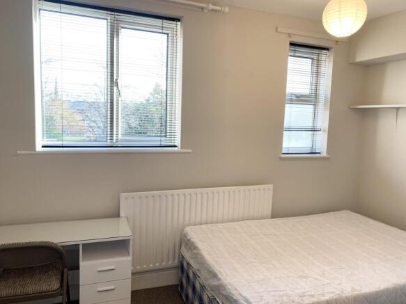 5 bed House to rent Image 5