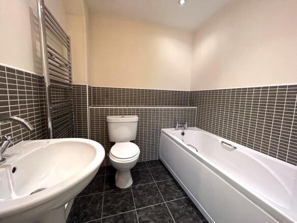 2 bed Flat to rent Image 6