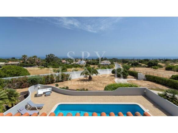 Panoramic sea views from the upper terrace of a 5-bedroom villa in Carvoeiro. Large plot with swimming pool and garden in Algarve, by Spy Manor Real Estate.