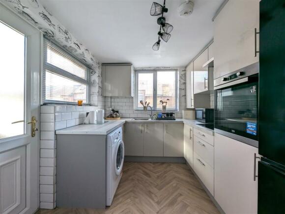 2 bed Terraced for sale Image 5
