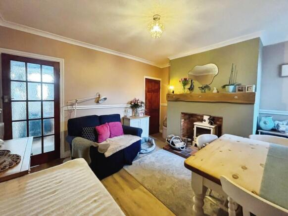 e8857803-WhatsApp...