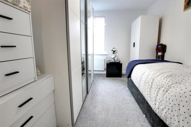 2 bed Flat for sale Image 11