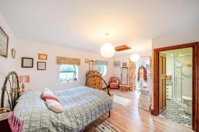 4 bed Detached for sale Image 11
